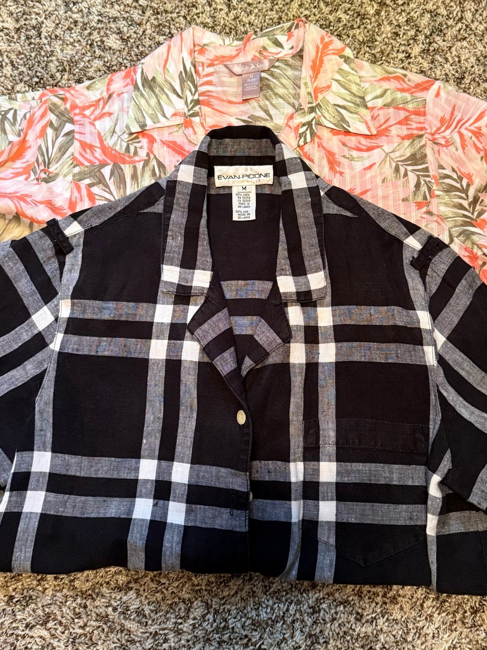 Evan-Picone and White Stag Short Sleeve Button-Down Shirts/ 2 Pack/
Size M